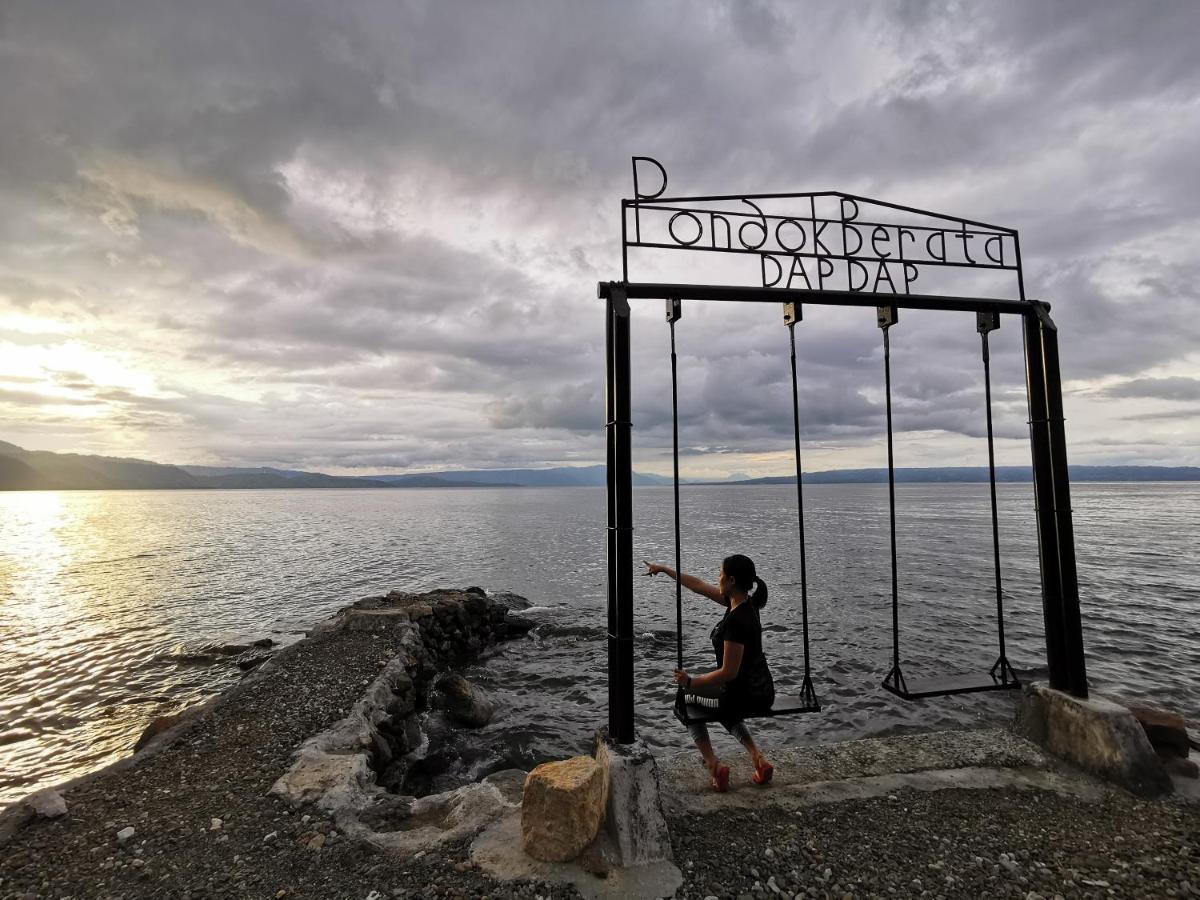 Pondok Berata Dapdap Balige Esterno foto