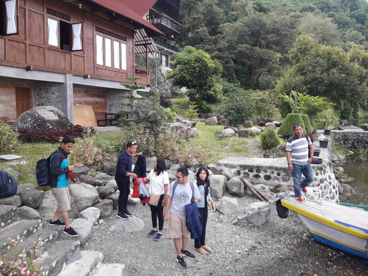 Pondok Berata Dapdap Balige Esterno foto