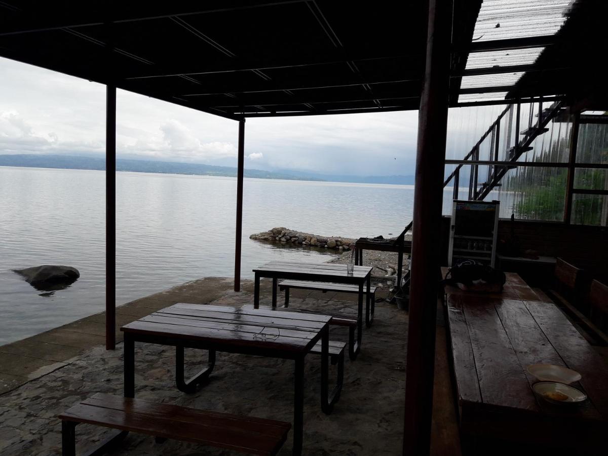 Pondok Berata Dapdap Balige Esterno foto