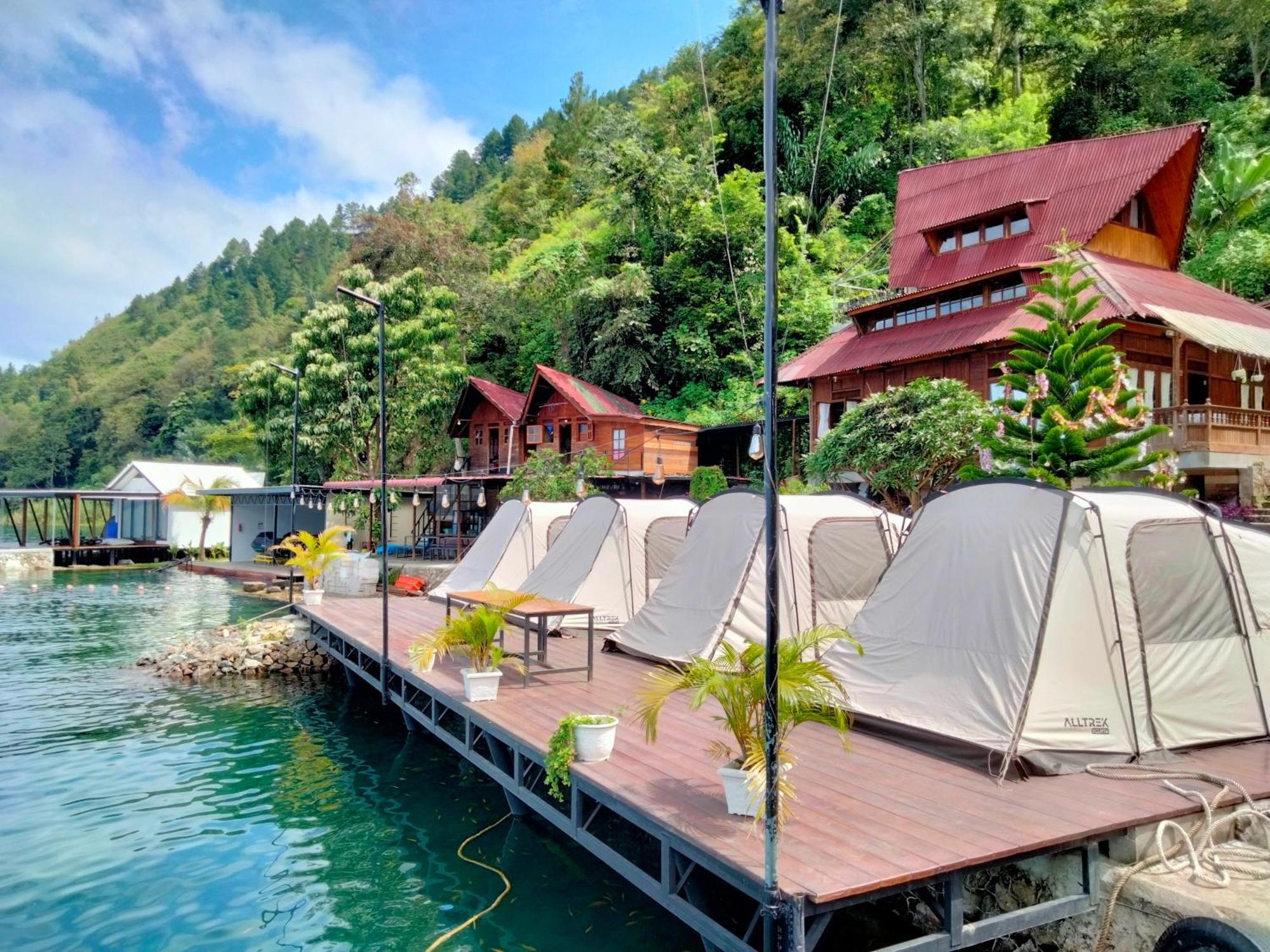Pondok Berata Dapdap Balige Esterno foto